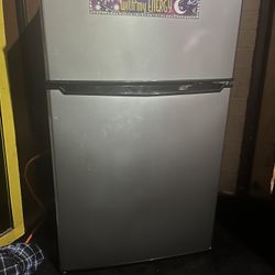 Mini Fridge 