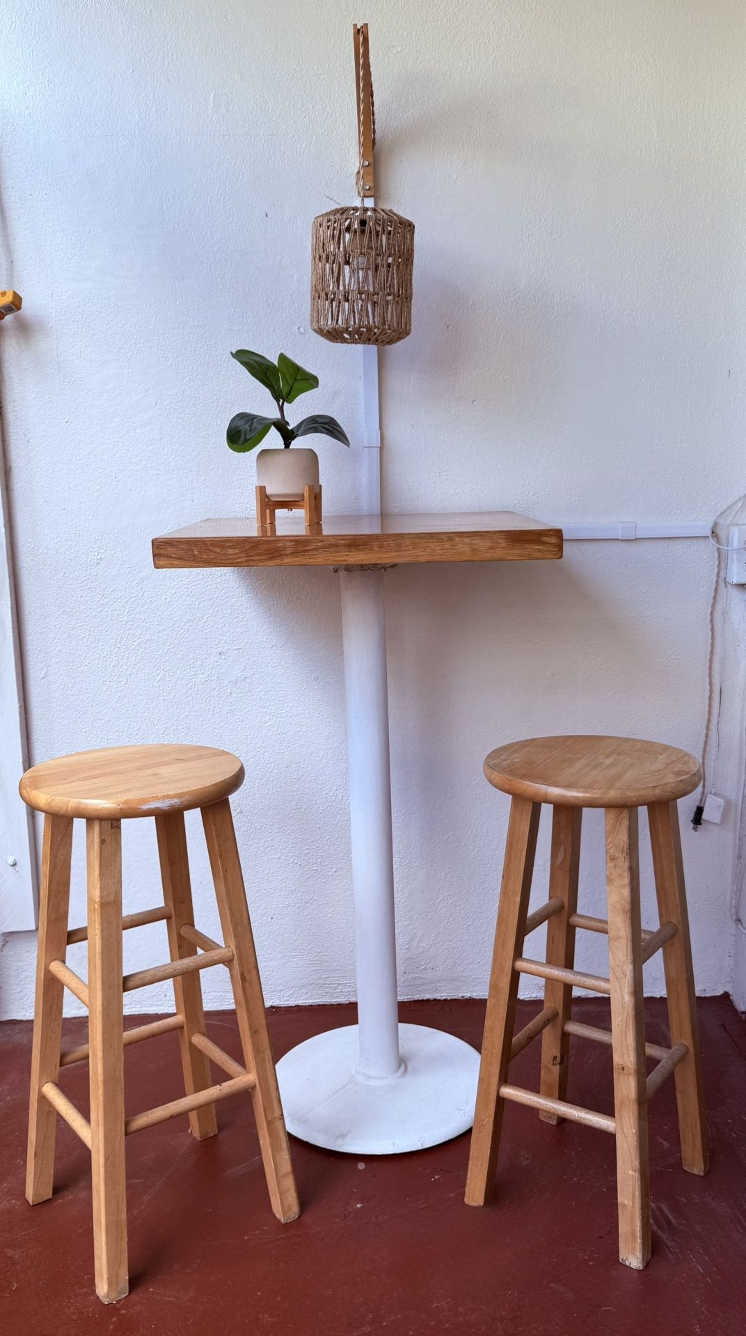 Patio High Table Set With Stools And Lamp