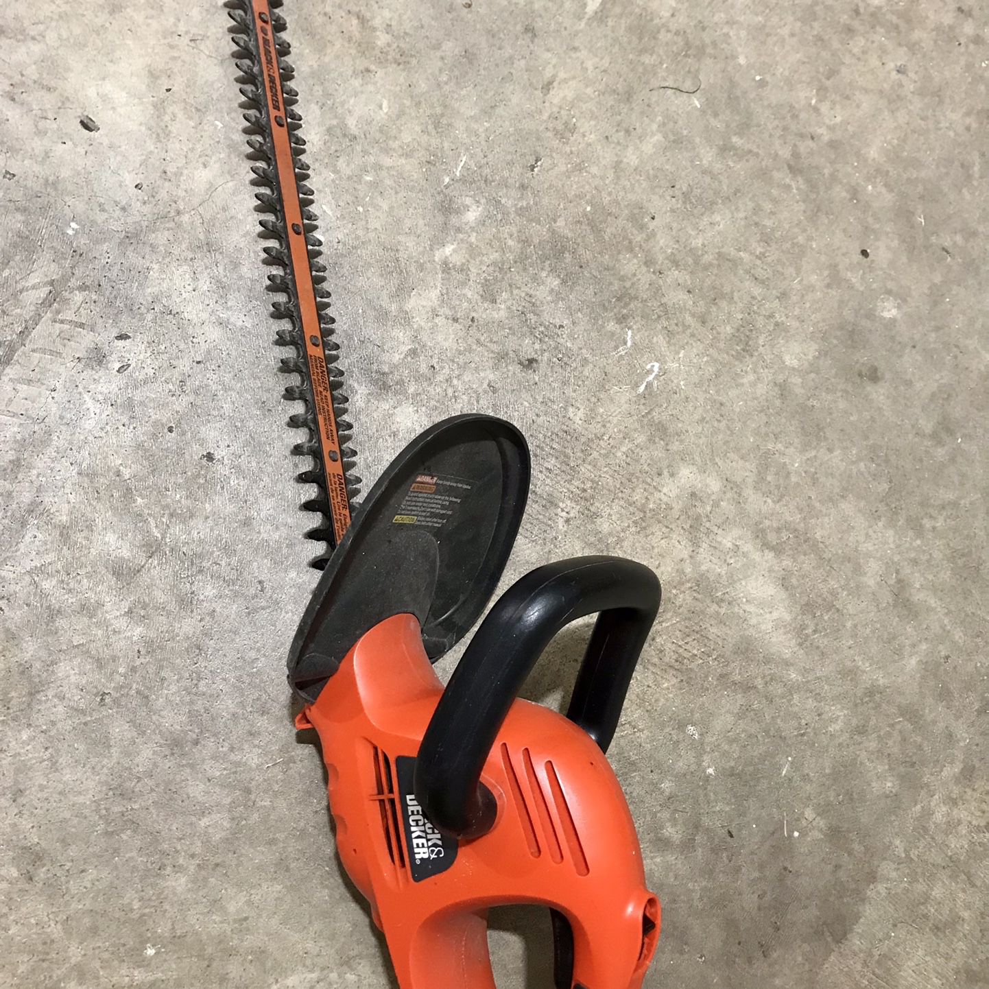 Black & Decker Electric Hedge Trimmer for Sale in Maple Valley, WA - OfferUp