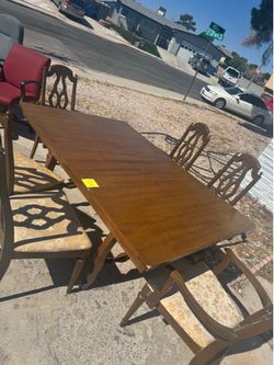 Dining room table