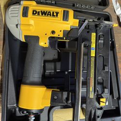Pistola De Clavos 16 Ga Dewalt 