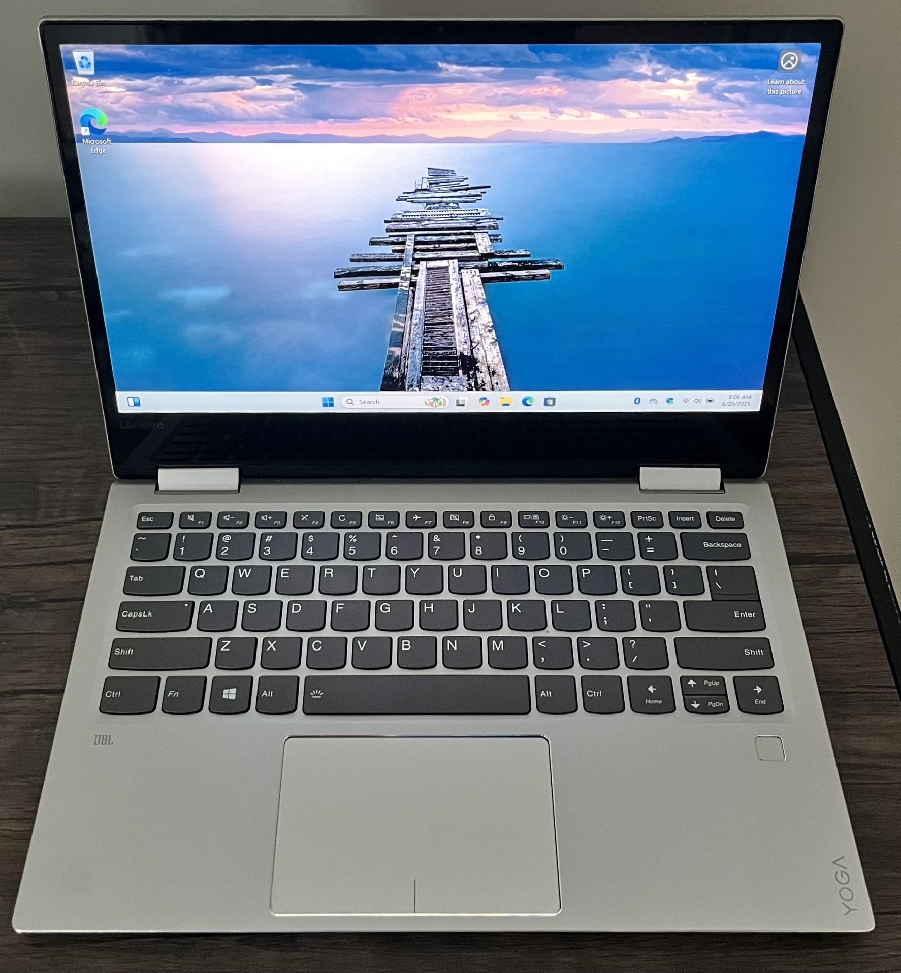 Lenovo Yoga 720-13IKB. 13.3”. 2.5 GHz Intel i5-7200U Dual-Core. 128 GB SSD. 4GB Ram