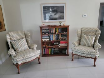 2 nice sofas.