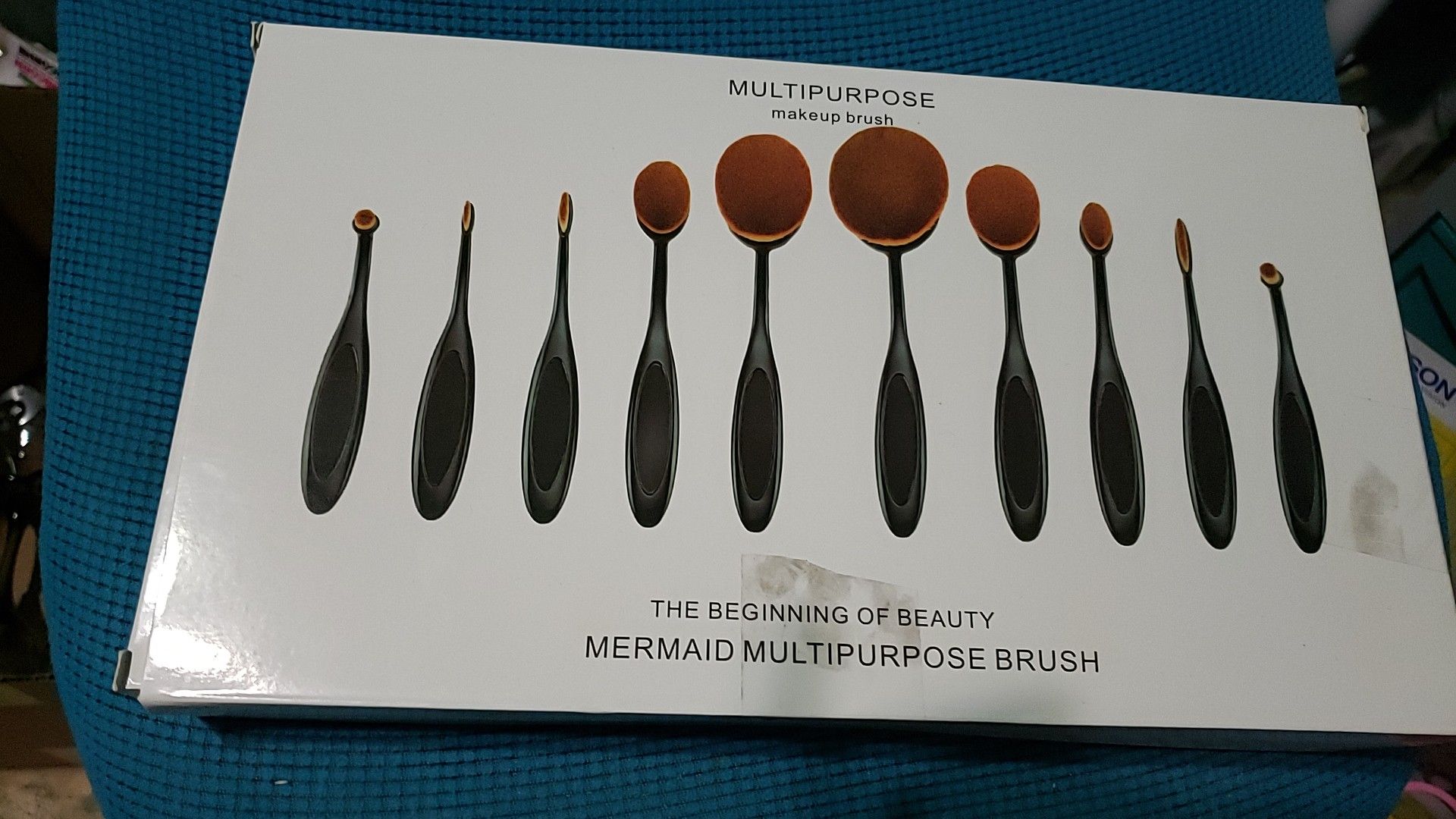 Multi purpose makeup brushes