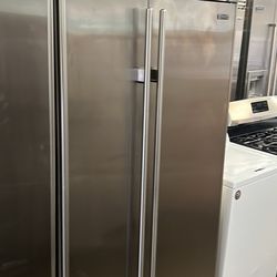 Sub Zero 42”Wide Built In Stainless Steel Refrigerator Side By Side 