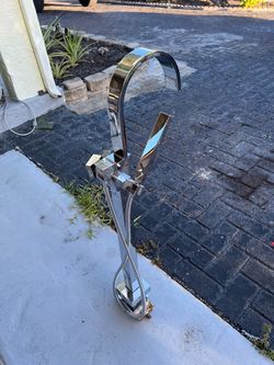 Floor mount bathtub faucet