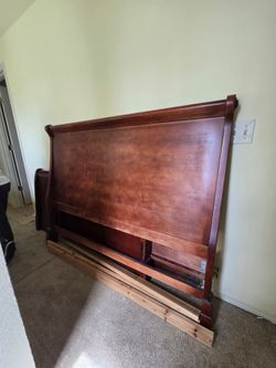 Queen size bed frame wood