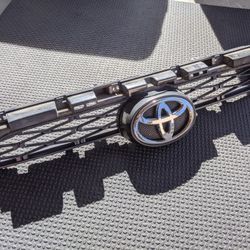 Toyota 4runner 5th Gen Front Grill And Emblem