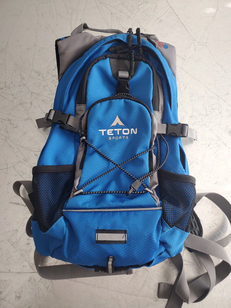Teton Sports 18 liter backpack with rain cover