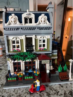 Lego Parisian restaurant 10243