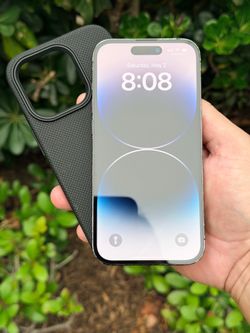 iPhone 14 Pro 128 GB, Amazing    Condition Like New !! UNLOCKED use any carrier.  Hablo Espanol.