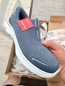 Brand new women’s size 6.5 slip on.  Sketchers