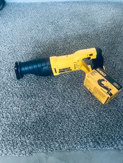 DEWALT 20V MAX Cordless Reciprocating Saw and (1) 20V MAX Premium Lithium-Ion 4.0Ah Battery