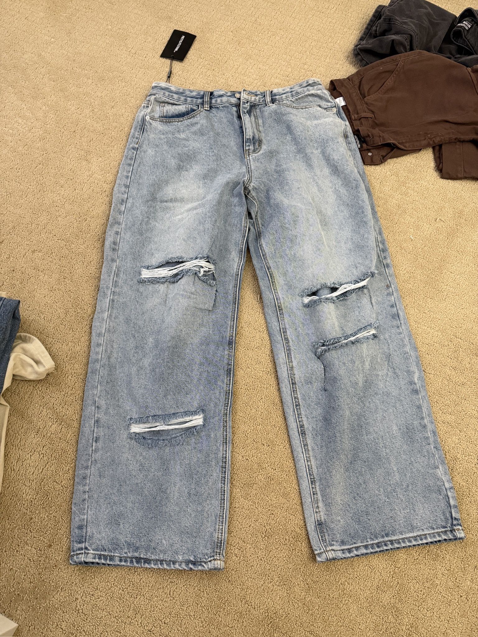 PrettyLittleThing Bleach Wash Baggy Low Rise Ripped Boyfriend Jeans