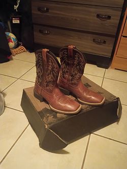 Ariat boots size 9 new condition
