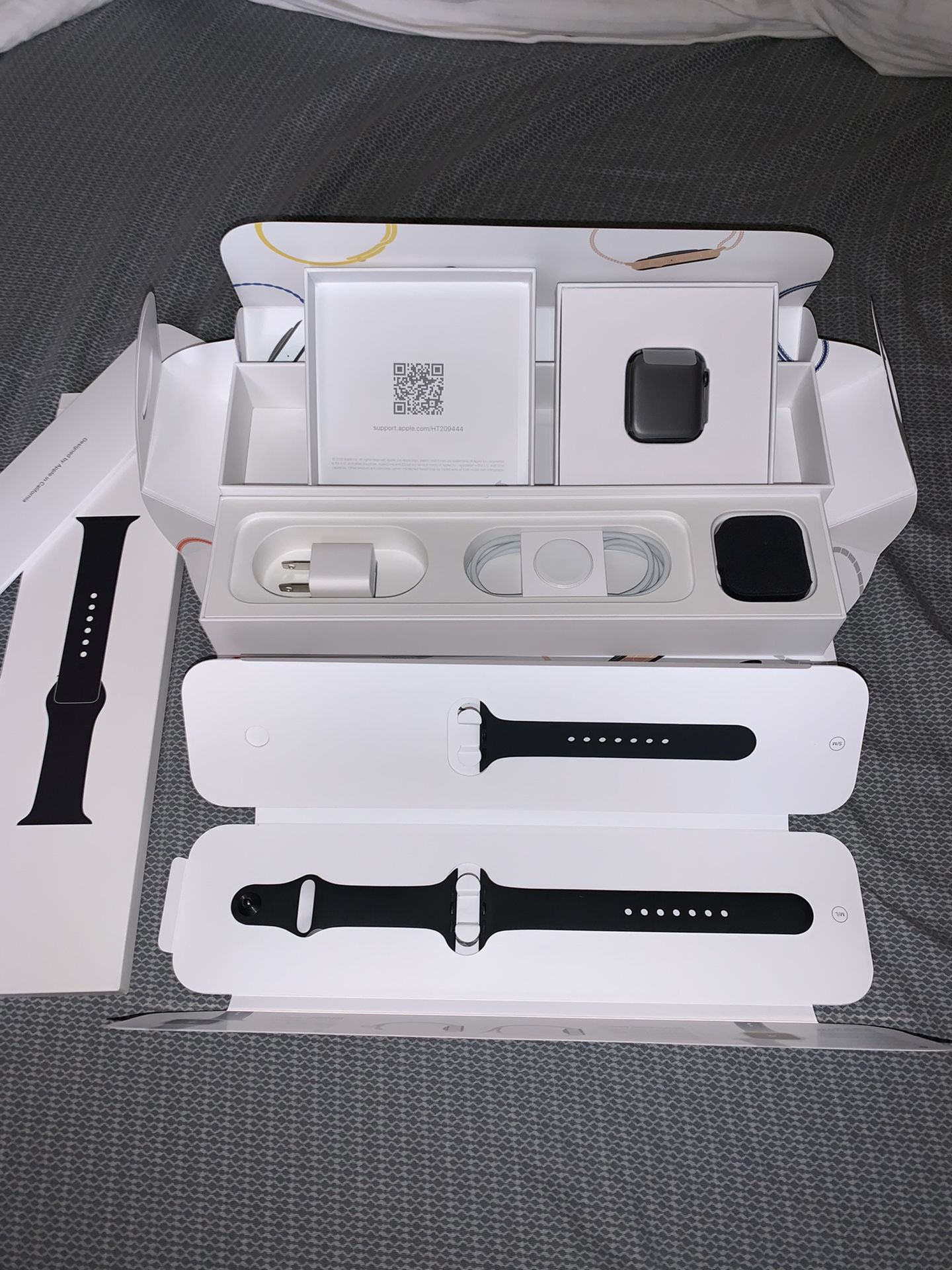 New Apple Watch Series 4 GPS+Cellular 44mm Space Grey with Black Bands