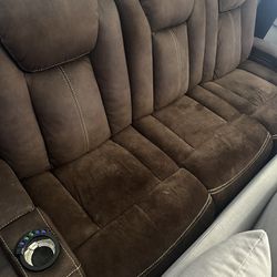 3 Seater Couch With 2 Power Reclining Seats.