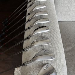 Complete Golf Club Set: Callaway Rogue Iron Set + Wedges + Driver – Game-Ready Bundle! 🔥