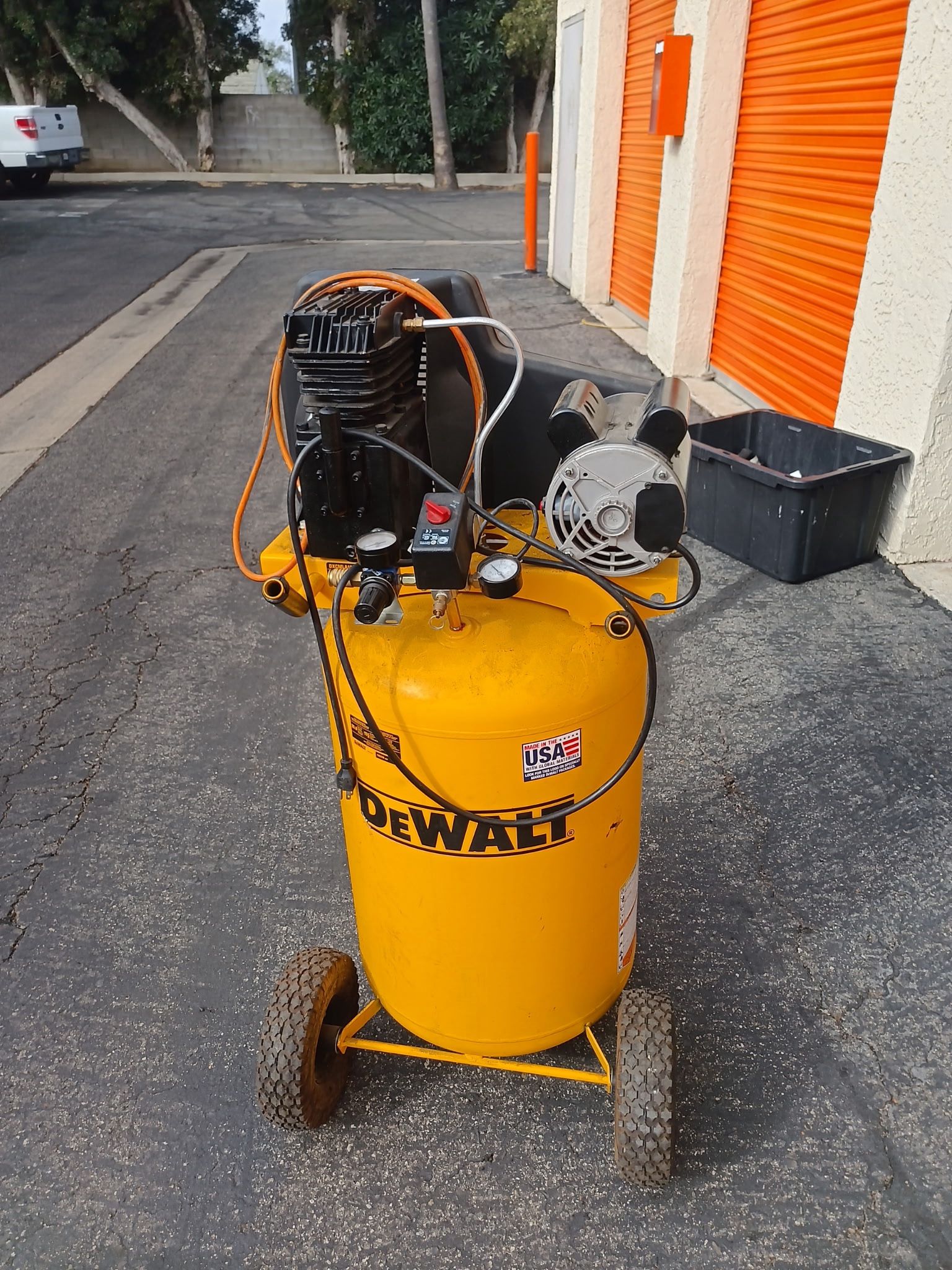 Dewalt Portable Vertical 30 Gallon Air Compressor