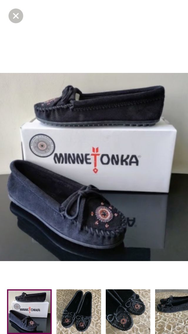 LIKE NEW!  Minnetonka "Me to We" black suede beaded-detail moccasin (7.5)