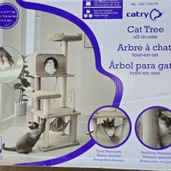 NEW IN BOX KITTY CONDO