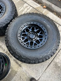 Kmc 17in wheels on bf 35 tires 6lug