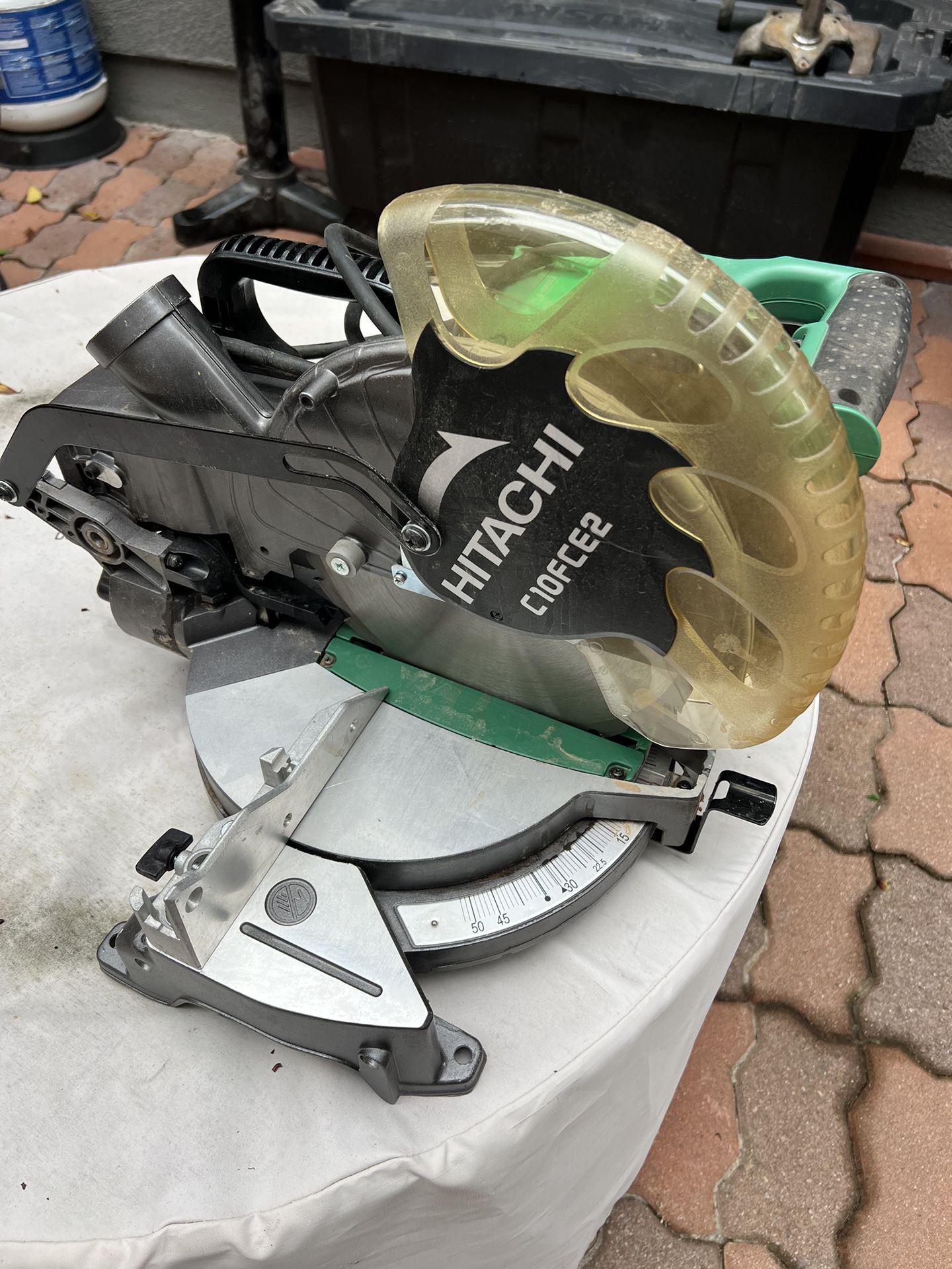 Hitachi C10FCH2 15-Amp 10-inch Single Bevel Compound Miter Saw with Laser Marker