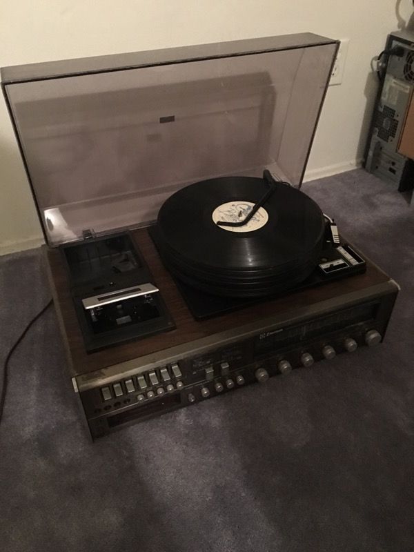 Vintage Emerson m-3000r turntable/am:fm/cassette/8track stereo