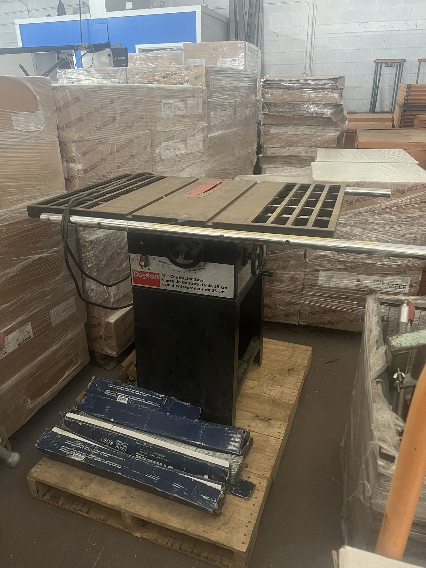 Dayton Contractor Table Saw 10 in Blade Diameter 48WE85 4TJ89B