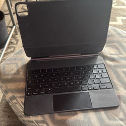 IPAD 11 magic Keyboard