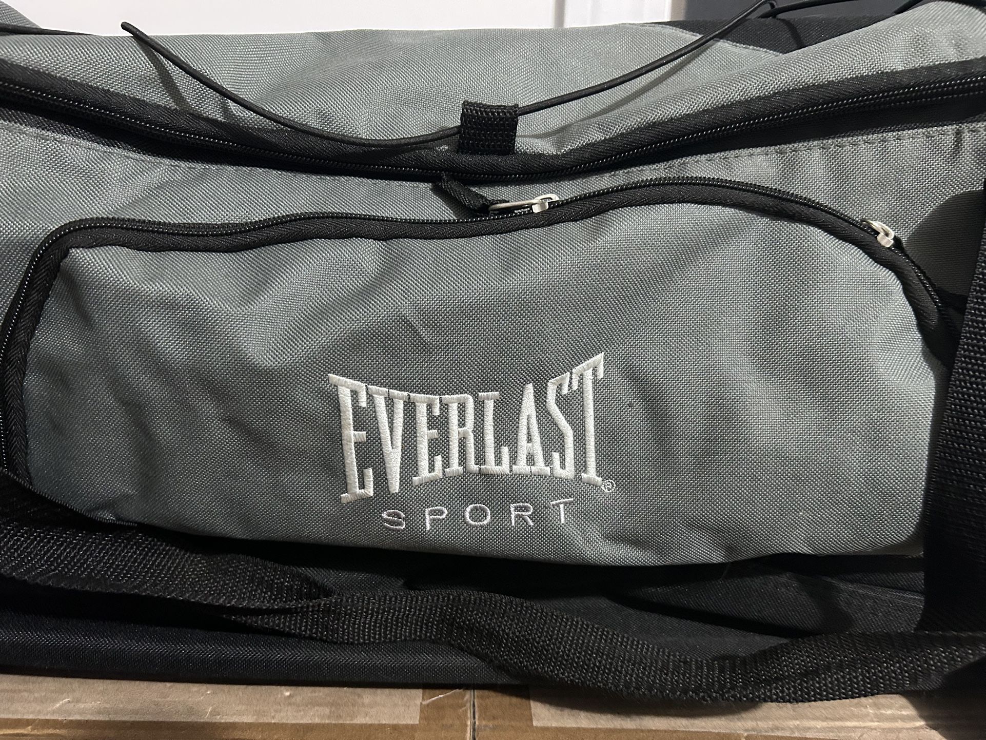 Everlast 30in Rolling Duffle