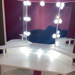 Beauty mirror / Vanity