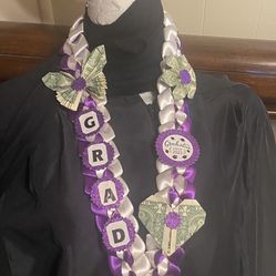 Graduation 👩‍🎓 👨‍🎓🥇leis , any color🌈name , year , money 💰