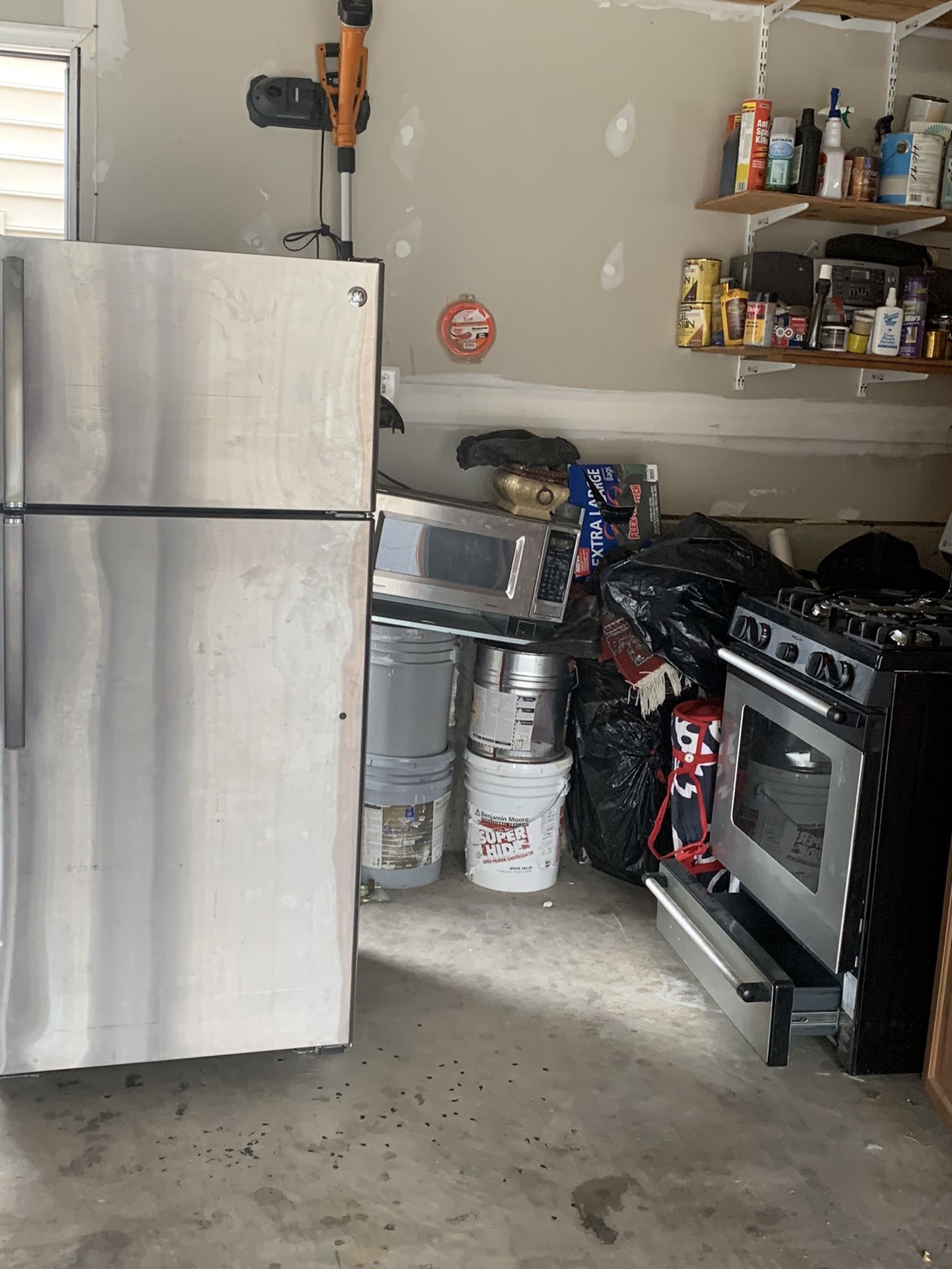 LG Kitchen Set - Refrigerator, Gas Oven, Microwave