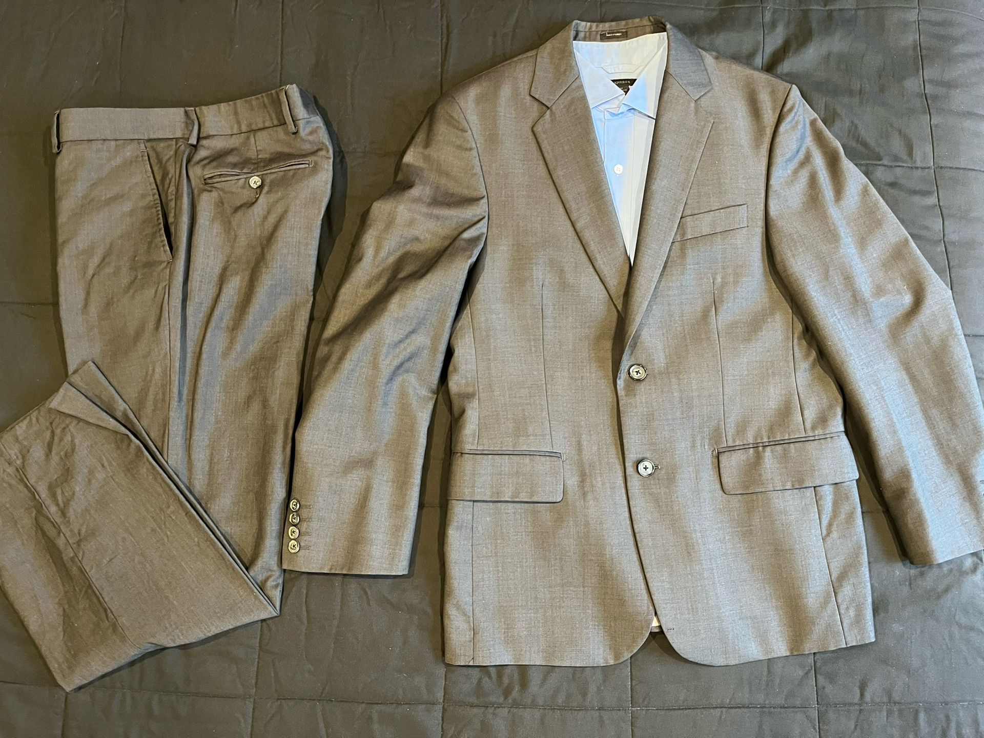 Express Design Studio Men’s Charcoal Suit 38S Jacket 31x30 Pants Assorted Medium Dress Shirts