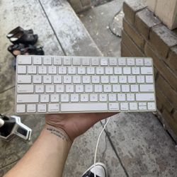 Apple Magic Keyboard 