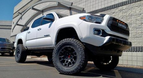 Gran Oferton. En RINES TRD 17X8.5 6X139.7 Y LLANTAS 285-70-17  NITTO  O TOYO BF GOODRICH PARA TOYOTA  Troca Y Suv (Financiamos)