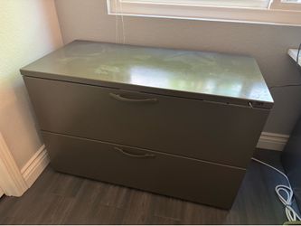 Filing cabinets & table top