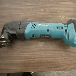 18V LXT Lithium-Ion Cordless Variable Speed Oscillating Multi-Tool (Tool-Only) With Blade and Accessory Adapters