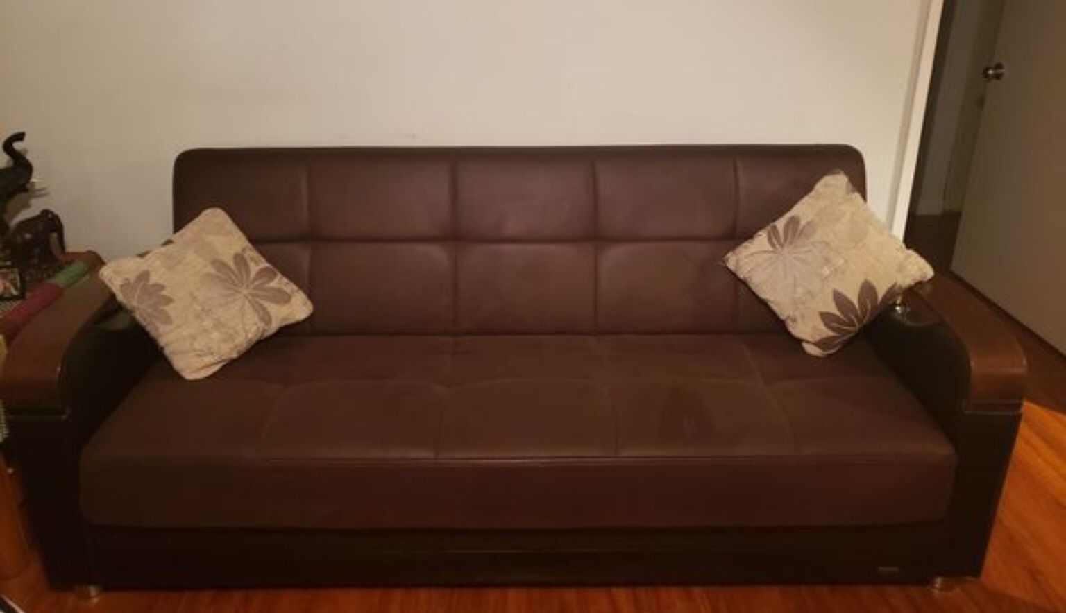 Sofa Set. Sleeper Sofa. Futon