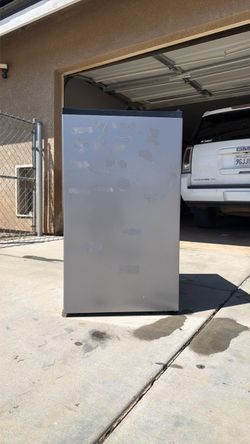 Hisense Mini fridge works perfectly good