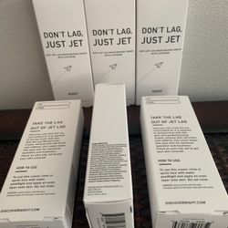 Anti-jet lag moisturizing cream with caffeine by Discover Night.