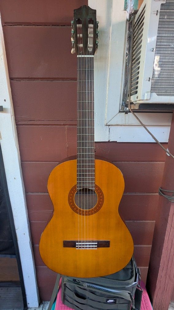Yamaha C40 Classical String Guitar