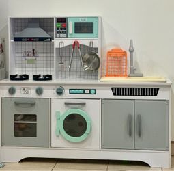 Play Kitchen With Sound and Running Sink