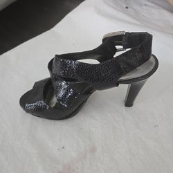 Black Shiny Heel