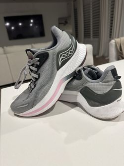 Saucony Women's Light Gray Sneakers