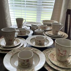 Pristine Cheri Blum 222 Fifth “Rose Bouquets” Vintage Stoneware Dinnerware Set Kitchen