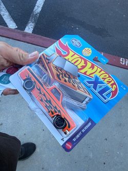 Hot Wheels XL '83 Chevy Silverado Die-Cast