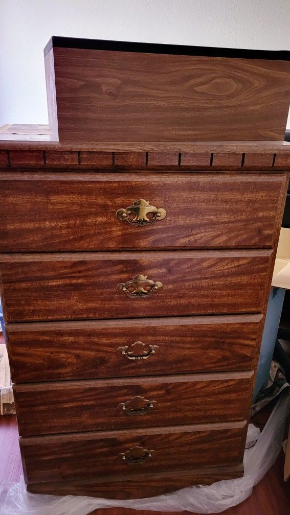 Dresser
