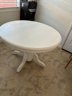 White Round Pedestal Dining Table